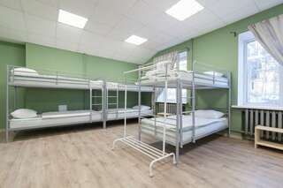 Хостелы Story Hostel Екатеринбург Спальное место на двухъярусной кровати в общем номере для мужчин-1
