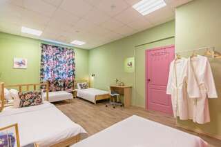 Хостелы Story Hostel Екатеринбург Кровать в общем номере для женщин с 4 кроватями-3