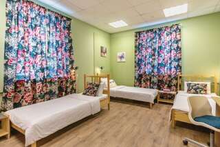 Хостелы Story Hostel Екатеринбург Четырехместный номер с общей ванной комнатой-6