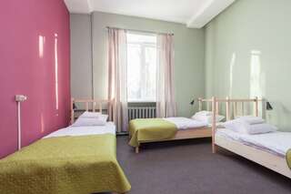 Хостелы Story Hostel Екатеринбург Отдельный трехместный номер-1