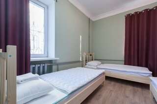 Хостелы Story Hostel Екатеринбург Спальное место в общем 3-х местном номере для мужчин-1