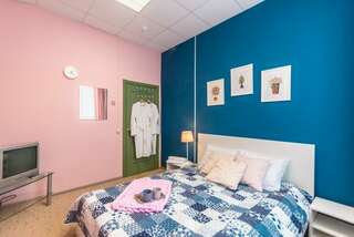 Хостелы Story Hostel Екатеринбург Двухместный номер с 1 кроватью и общей ванной комнатой-2