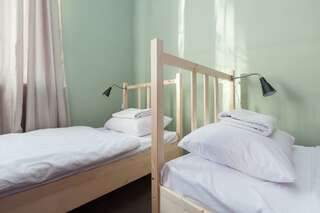 Хостелы Story Hostel Екатеринбург Номер стандарт эконом с 3 односпальными кроватями-3